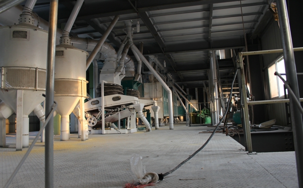 玉米加工設(shè)備多少錢?不同廠家對(duì)比時(shí)又該注意些什么?